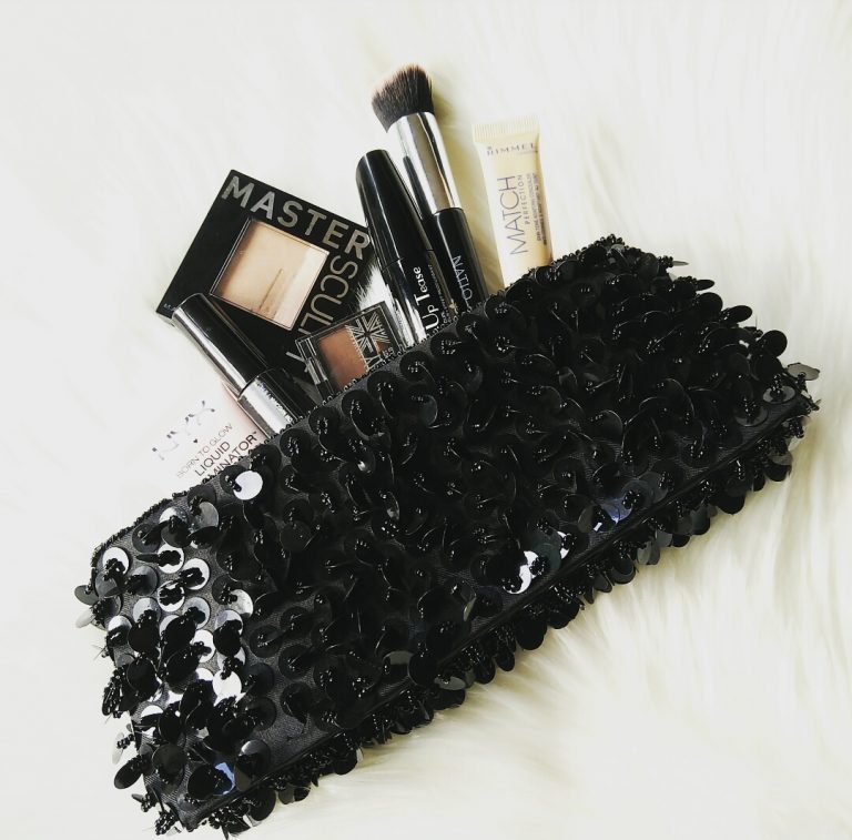 INSIDE MY BEAUTY BAG Susana